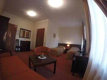 Фото номера Трехместный номер Отель Grafo Zubovo Hotel &amp; SPA г. Бубяй 2